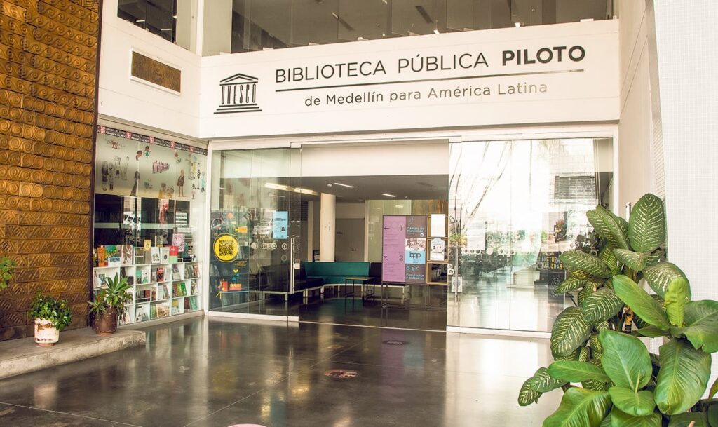 Biblioteca Pública Piloto