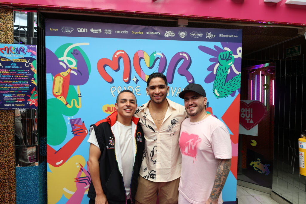 En la foto: Sebastián Arenas, CEO y director de la marcha en Medellín; Teo López, CEO de Feel the Vibes e Industry Club y Simón Gutiérrez, Director Creativo Love Pride Medellín.