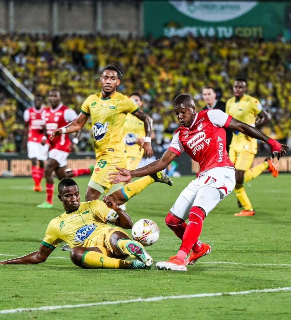 Independiente Santa Fe luchó por el título en El Campín, pero el resultado se le escapó en los penaltis. Foto: Bucaramanga FC