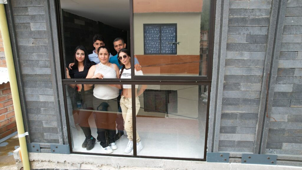 Para la construcción de esta vivienda, de 71 metros cuadrados, se utilizaron 2.185 ladrillos de plástico reciclado.