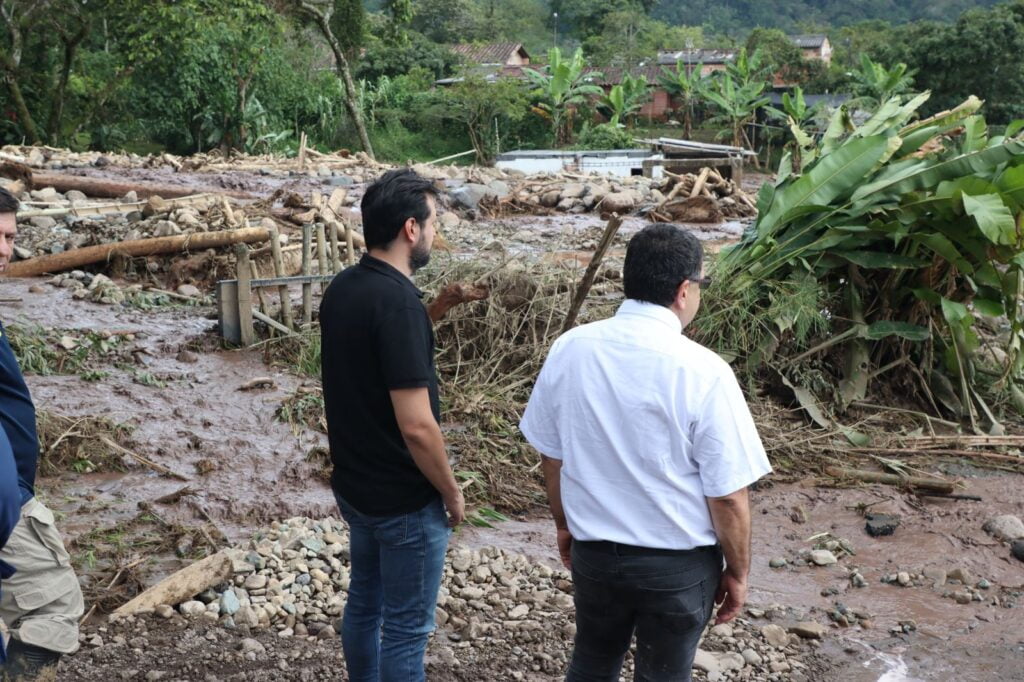 Carlos Ríos, el director del Dagran, atendiendo la emergencia en Abriaquí