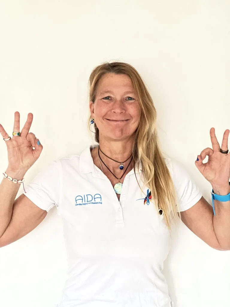Heike Schwerdtner rompe récord mundial en apnea estática.