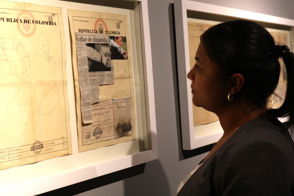 Visita la exposición Convergencias contemporáneas en Centro Empresarial El Poblado.