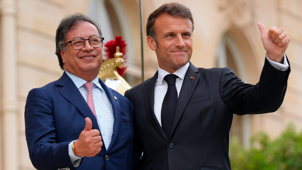 El presidente Gustavo Petro se reunirá con su homólogo f​rancés Emmanuel Macron. La foto corresponde al encuentro bilateral en junio de 2023 en París.