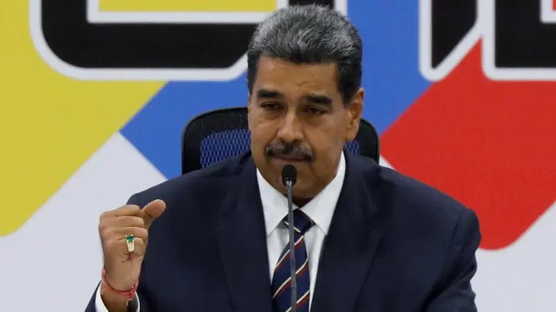 Maduro ejerciendo su voto, a primera hora del domingo. Foto: Reuters