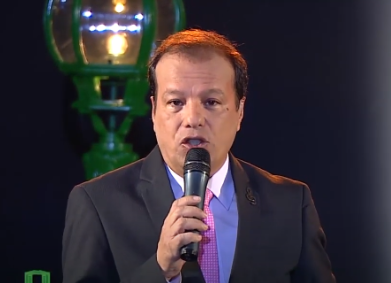 Juan Carlos Lezcano, presentador de Serenata.