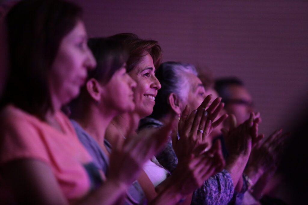 Espectadoras Festival de Filosofía Comfama en Envigado